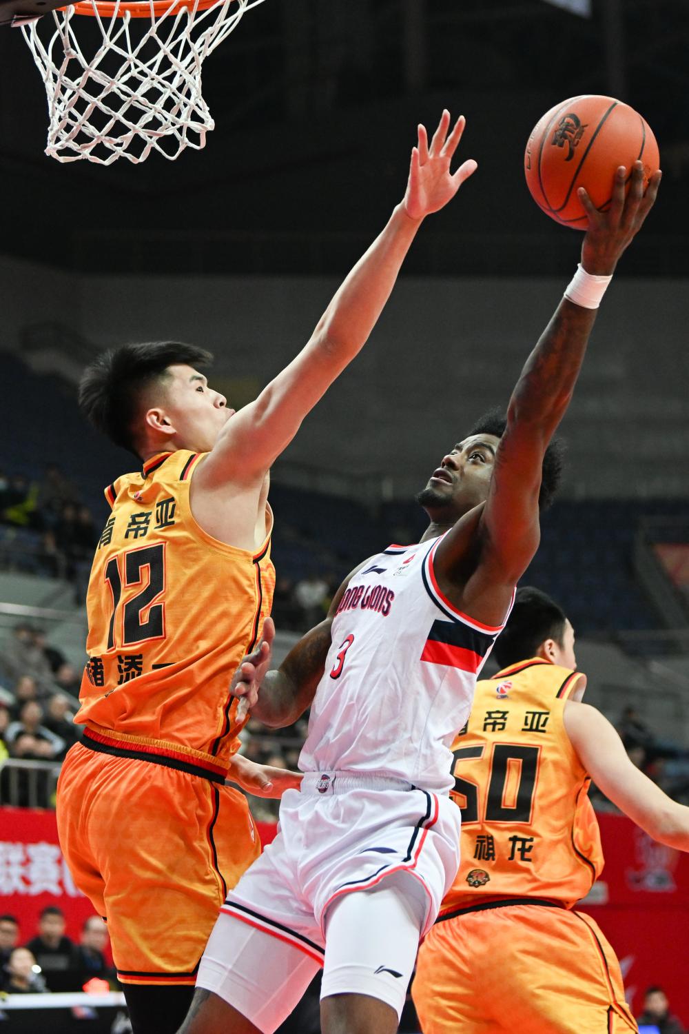 九游体育：CBA球员：海外联赛的挑战与收获的简单介绍