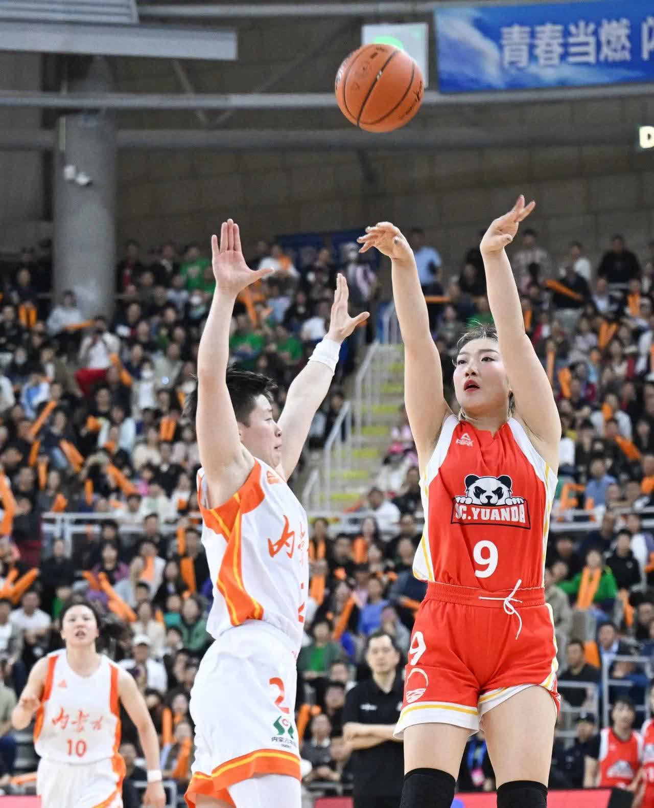 九游体育：WCBA全明星：赛场内外，展现女篮风采的简单介绍