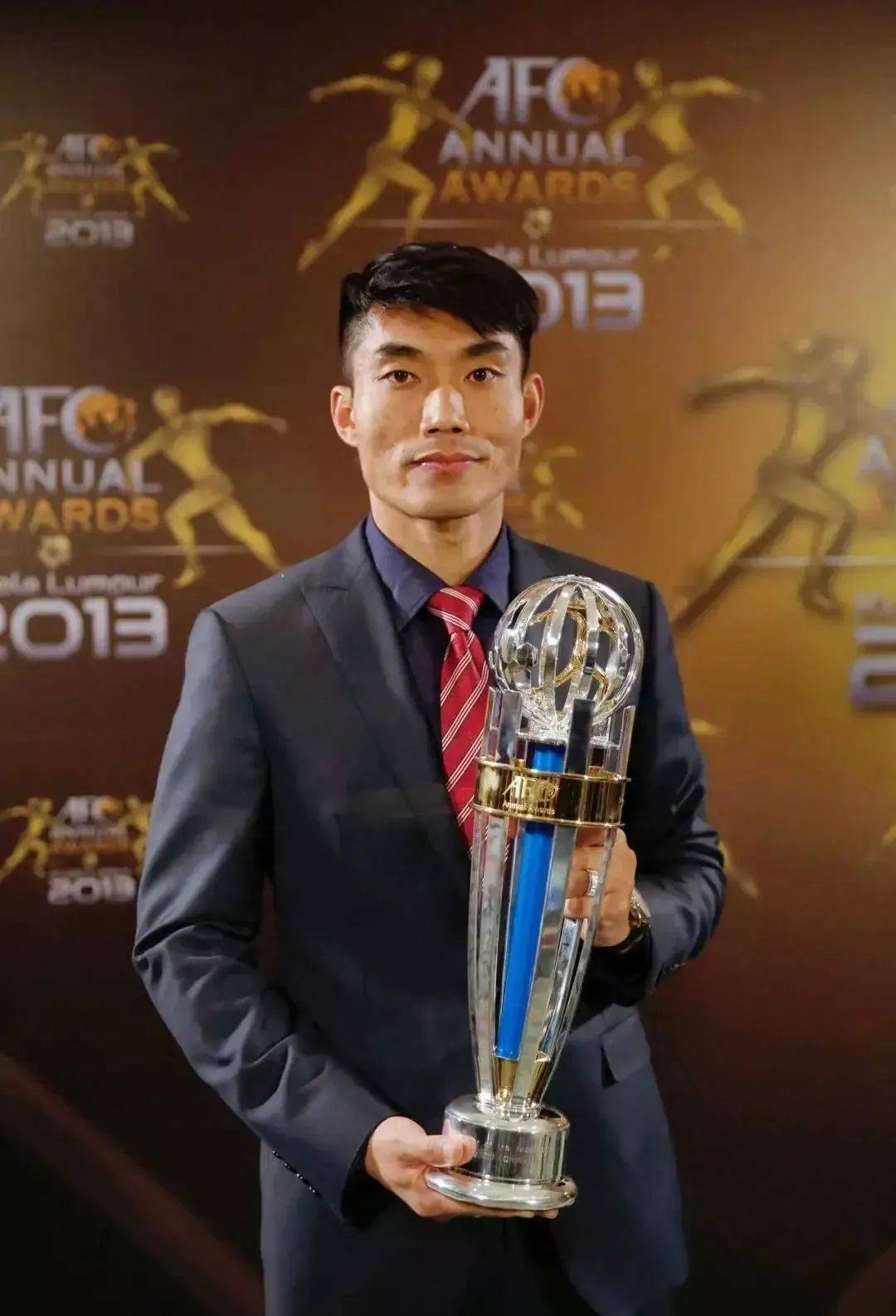 九游体育:老将郑智：担任俱乐部青训教练，培养未来之星