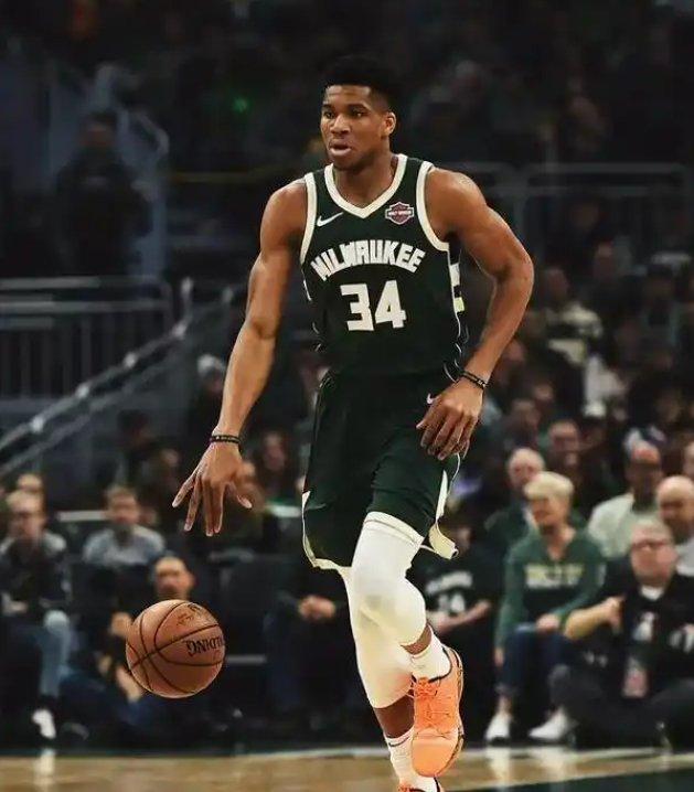 包含九游体育:雄鹿队字母哥:希腊怪兽,统治攻防两端的词条 包含九游体育:雄鹿队字母哥:希腊怪兽,统治攻防两端的词条