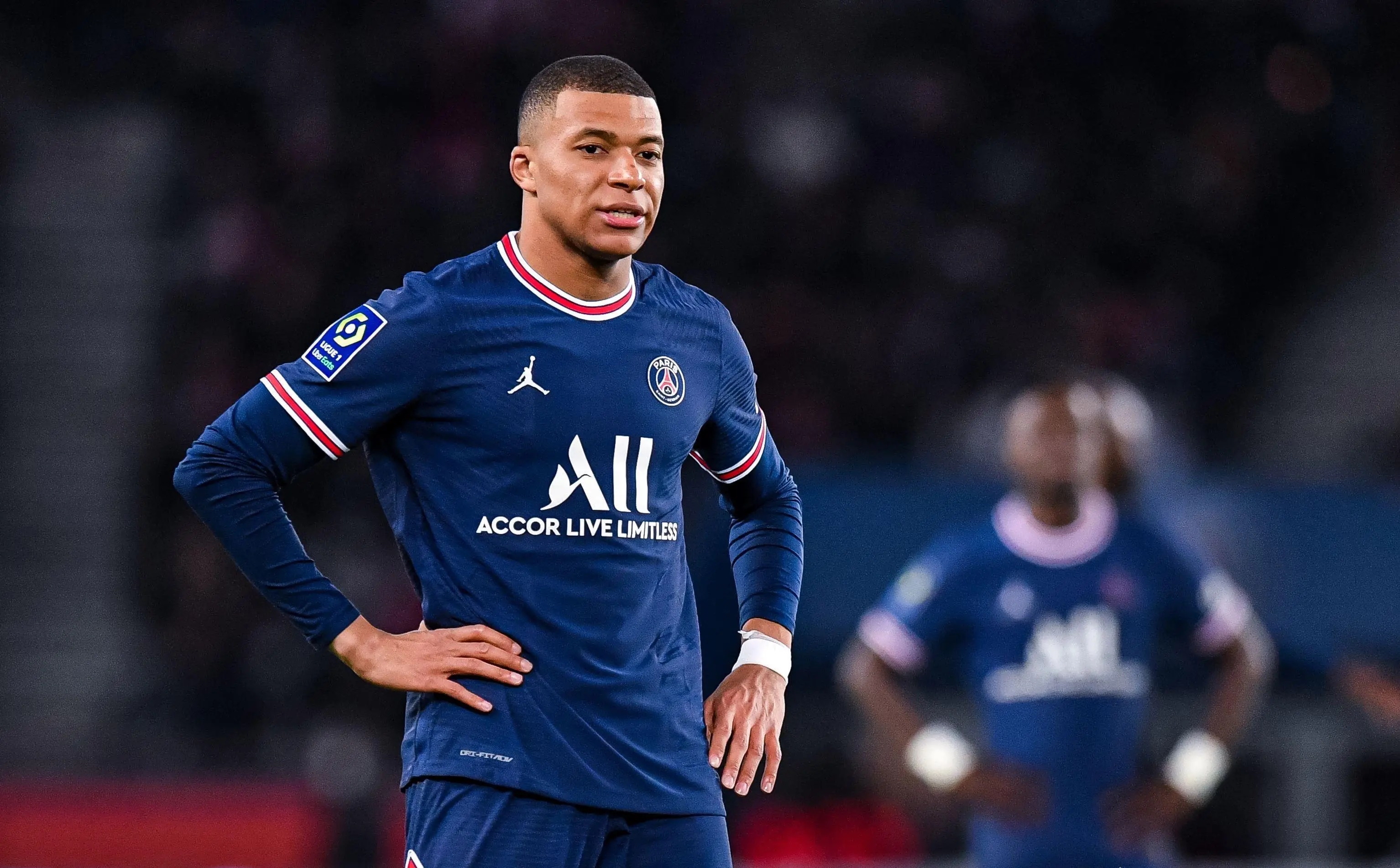 包含九游体育:足球转会市场风云再起，姆巴佩去哪儿？的词条