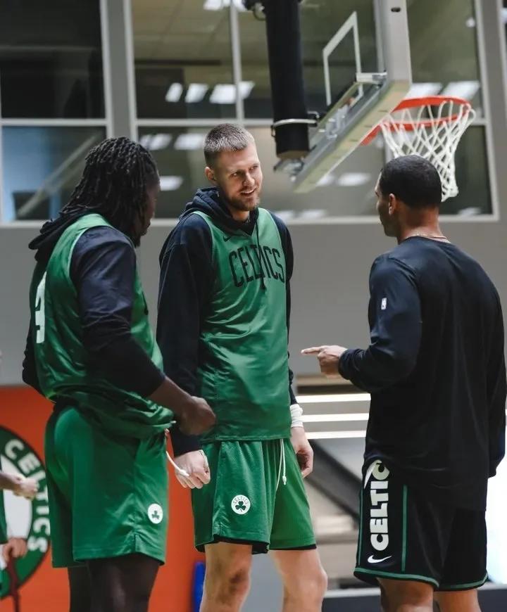 关于九游体育：凯尔特人队伤病情况：塔图姆脚踝扭伤，出战成疑的信息