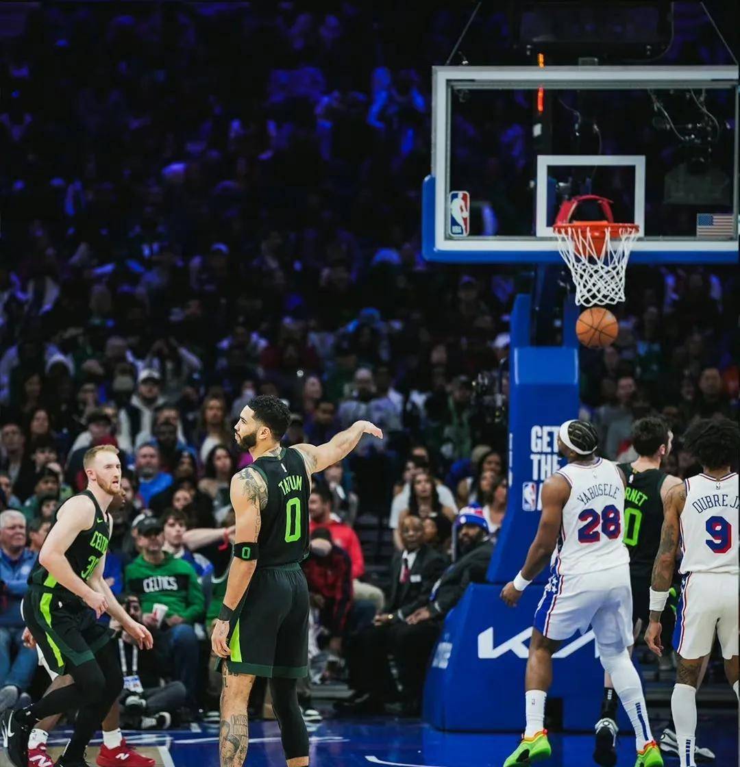 九游体育：凯尔特人队季前赛：戴维森展现防守技巧，争夺轮换位置的简单介绍