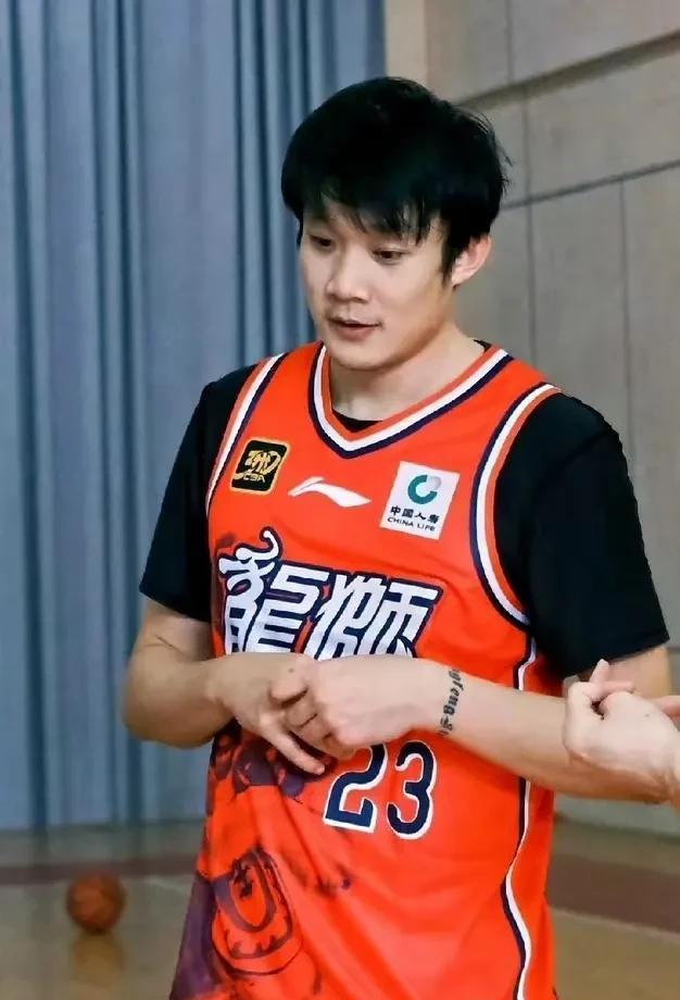 九游体育：太阳队新赛季：沃恩表示将提升投篮稳定性的简单介绍