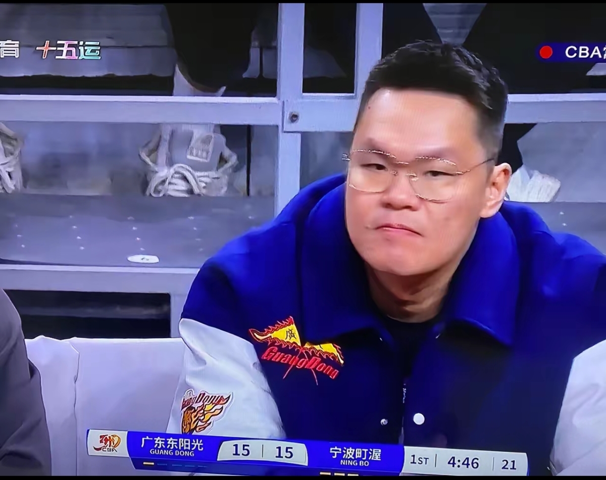 关于九游体育:上海海港队“人傻钱多”？球迷：有钱也不能这么任性！的信息