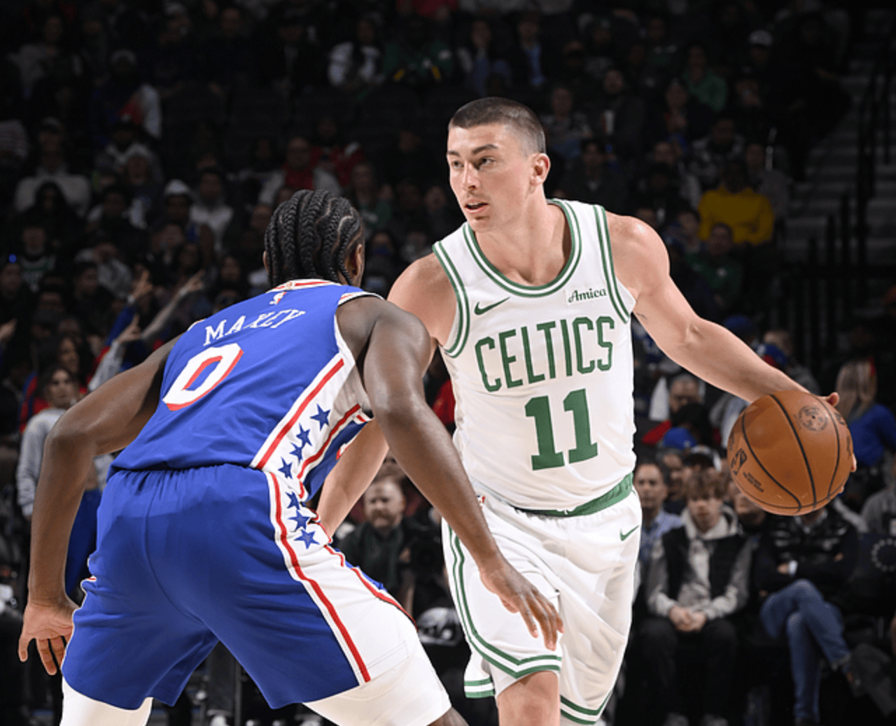 九游体育：凯尔特人队季前赛：普里查德展现篮板球能力，争夺轮换位置的简单介绍