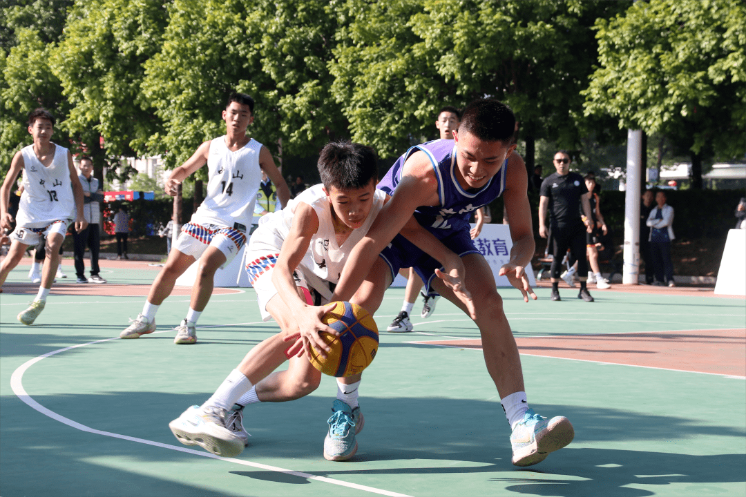 九游体育：青少年篮球：培养兴趣，提升技能，促进青少年全面发展的简单介绍