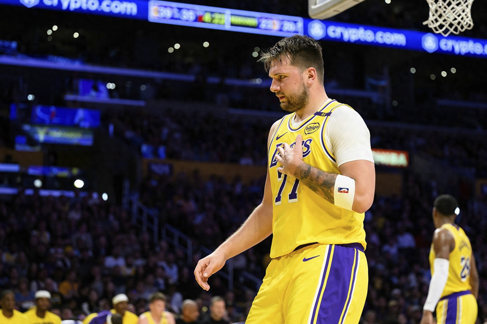 九游体育:掘金队约基奇的团队合作精神解读：如何与队友配合，提升整体实力，带领球队走向胜利，赢得总冠军？的简单介绍