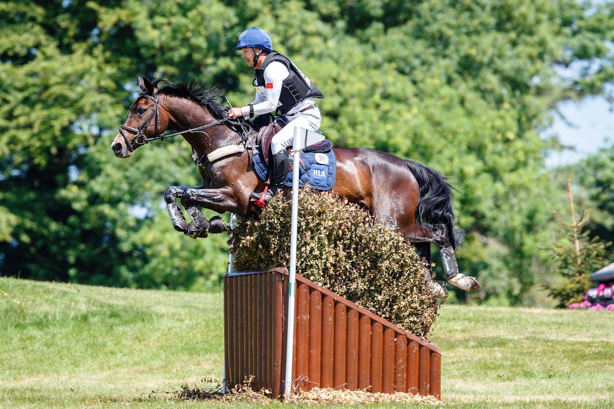 九游体育:国际马术赛事的精彩瞬间，骑手与马的默契合作的简单介绍